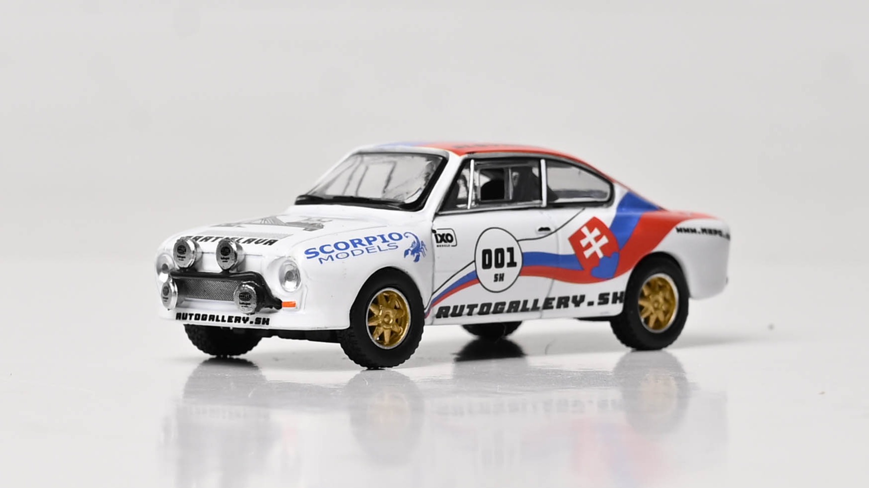 1:64 SKODA 130 RS WHITE with Slovak flag Limited Edition 500pcs - AUTOGALLERY -  SCP001SP